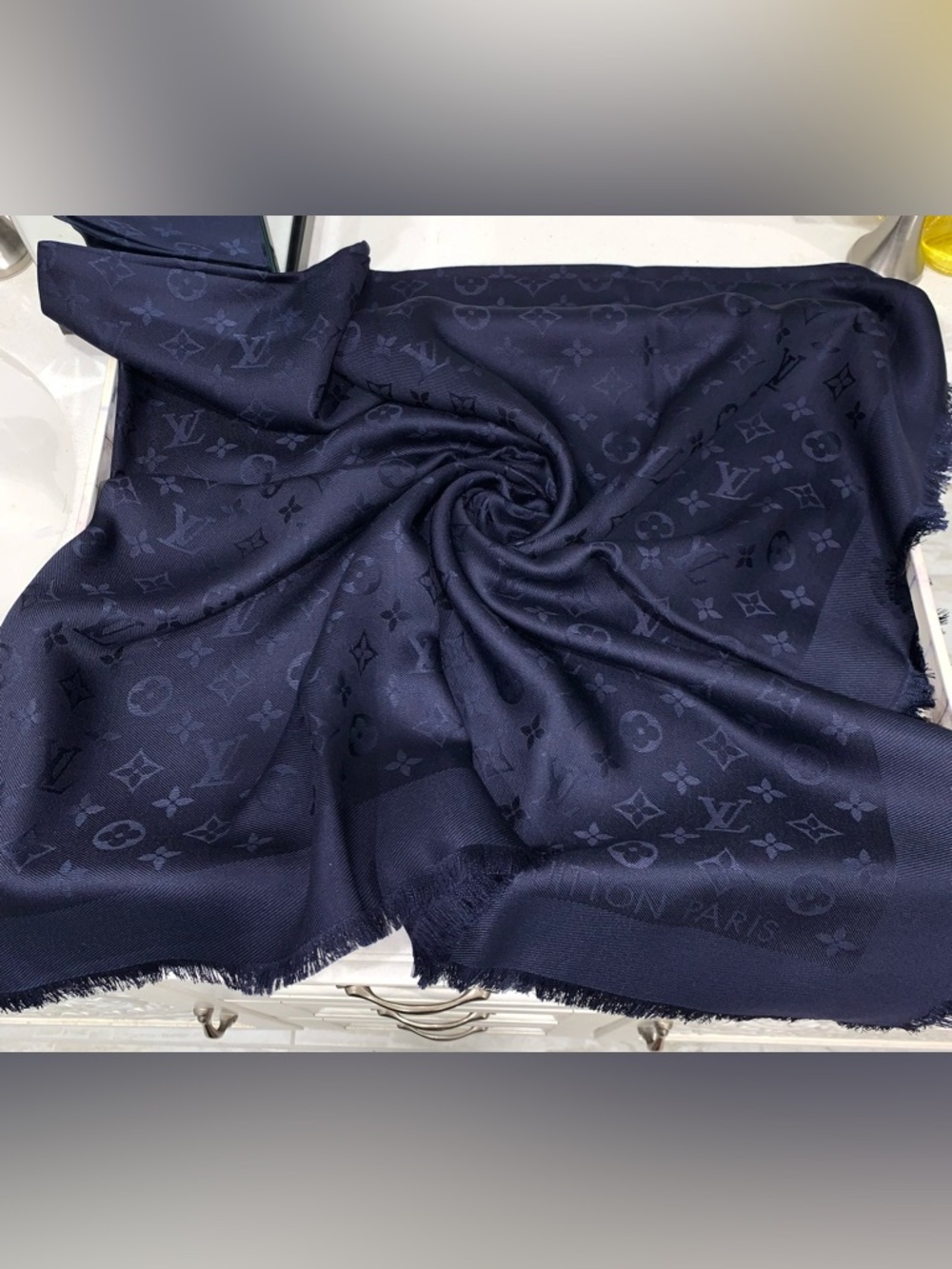 Authentic NWOT $800 Louis Vuitton  Monogram Shawl/Scarf M92498
